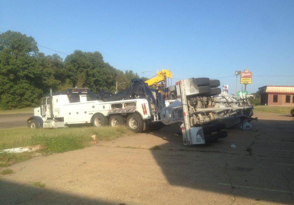 White Motor Company Towing Recovery 40 1024x768 White Motor Company Towing Recovery 40 1024x768